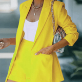 HeidiMode - Stilvolles Set Bestehend Aus Edlem Blazer Und Lässigen Shorts